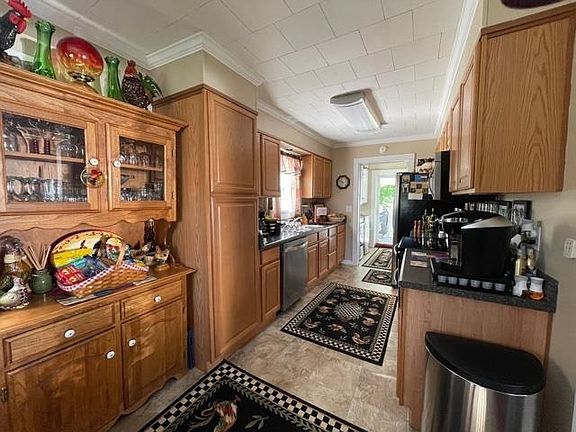 5th image of 160 Walker Dr