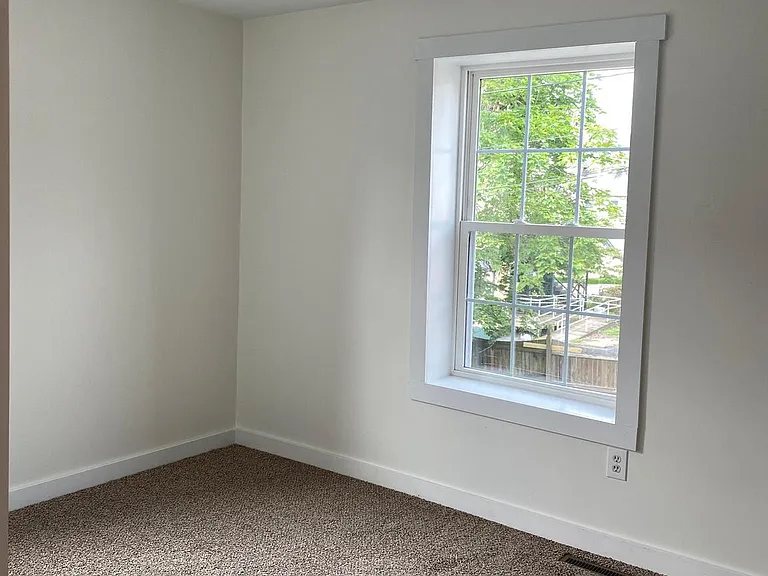 323 E Chestnut St #4 — Photo 4