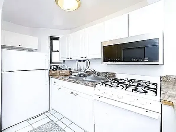 342 East 55th Street 4C image 3 of 5