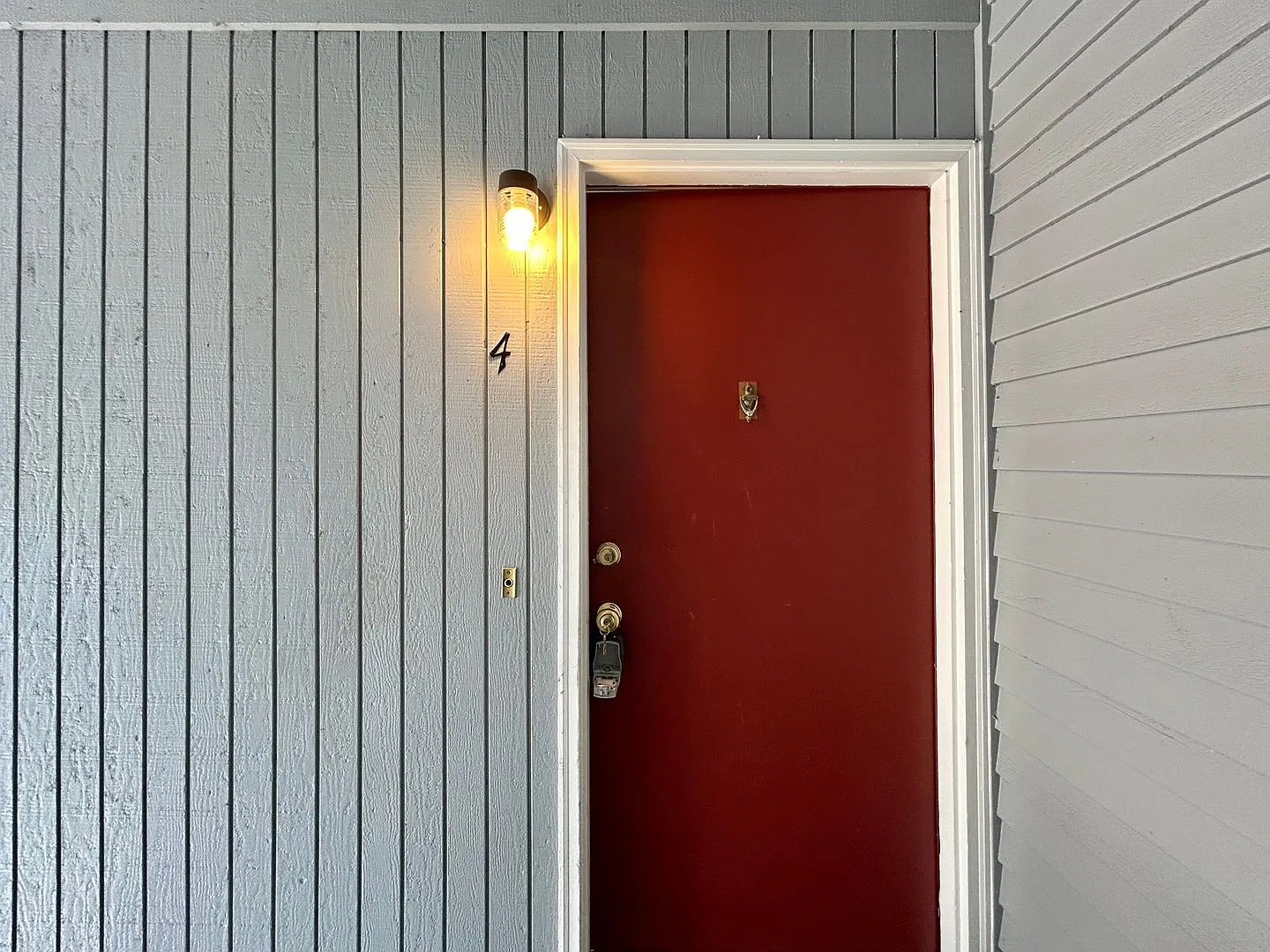 Brown — Photo 3