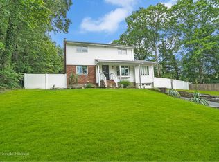 3 Bethany Dr, Commack, NY 11725