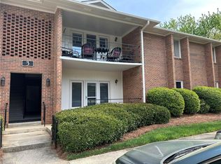 3 Fountain View Cir APT B, Greensboro, NC 27405