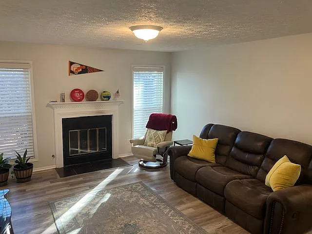 2 bed, 1200 sqft, $850 — Photo 3