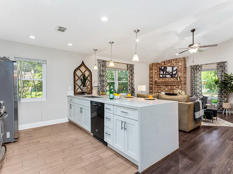 1043 Grand Junction Dr — Photo 10