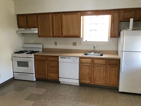 5th image of 25 Sumner Ave Floor 1