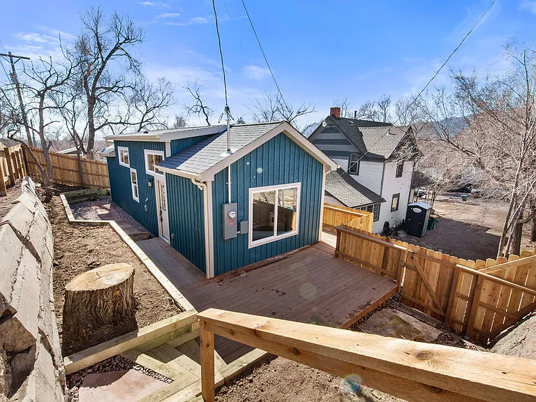 2436 W Kiowa St — Photo 2