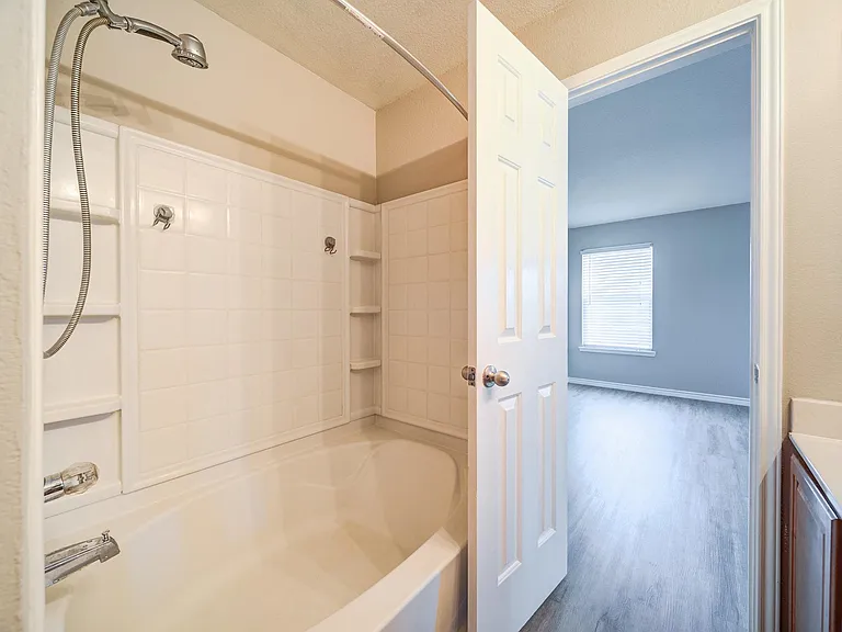 6908 Planters Row Dr — Photo 12