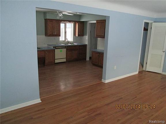 4th image of 1470 Oakland St