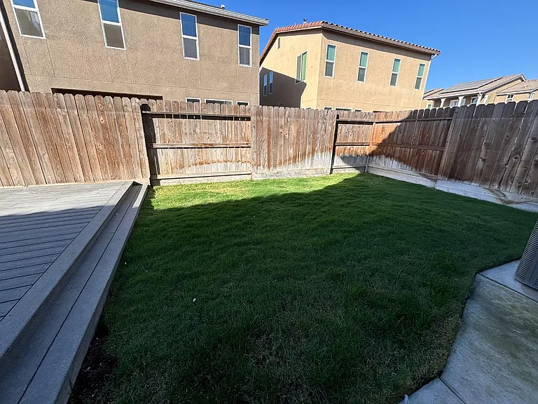 827 Fir St W — Photo 20