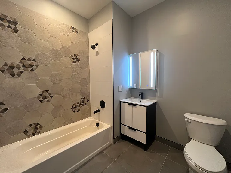 130-132 Mallory Ave #307 — Photo 6
