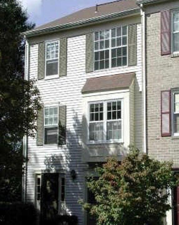 1st image of 750 Ivy League Ln