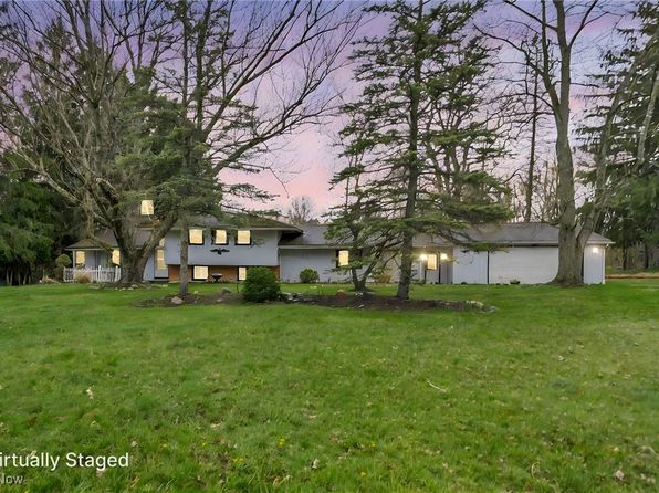 17759 S Meadowpark Dr, Walton Hills, OH 44146
