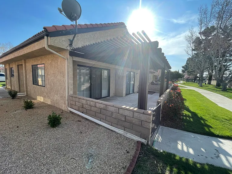 19230 Elm Dr — Photo 26