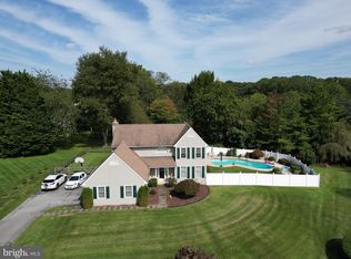 2 Oakridge Ct, Newark, DE 19711