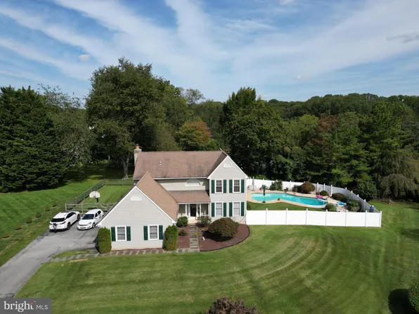 2 Oakridge Ct, Newark, DE 19711