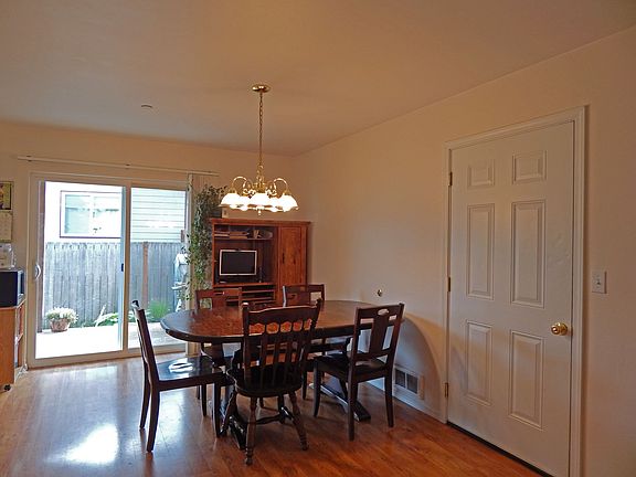 3rd image of 2407 Arbutus St