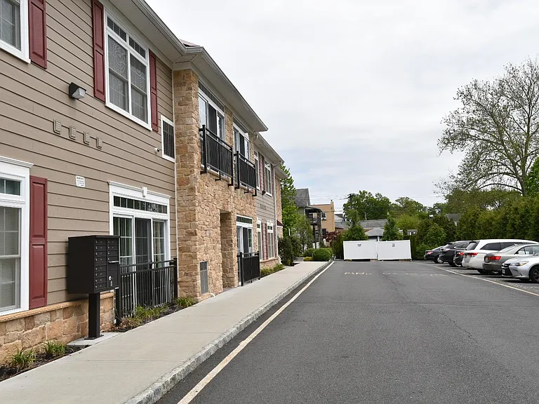 475 Avenel St #106 — Photo 7