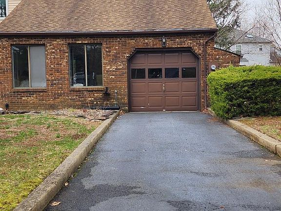 2nd image of 12 Coventry Ct