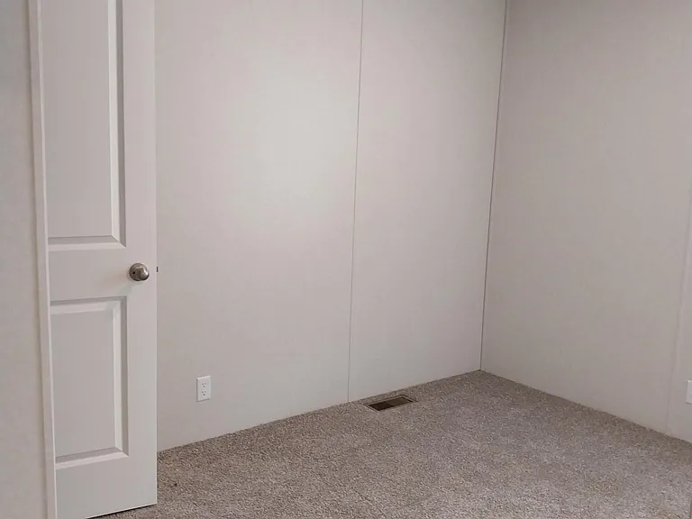 1600 N Willis Dr — Photo 33