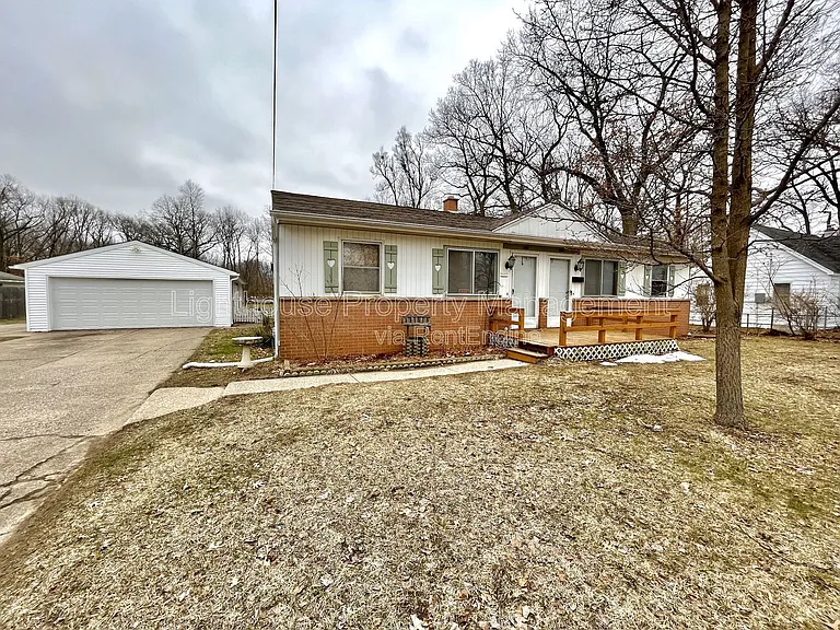 1054 Royal Oak St SW — Photo 3