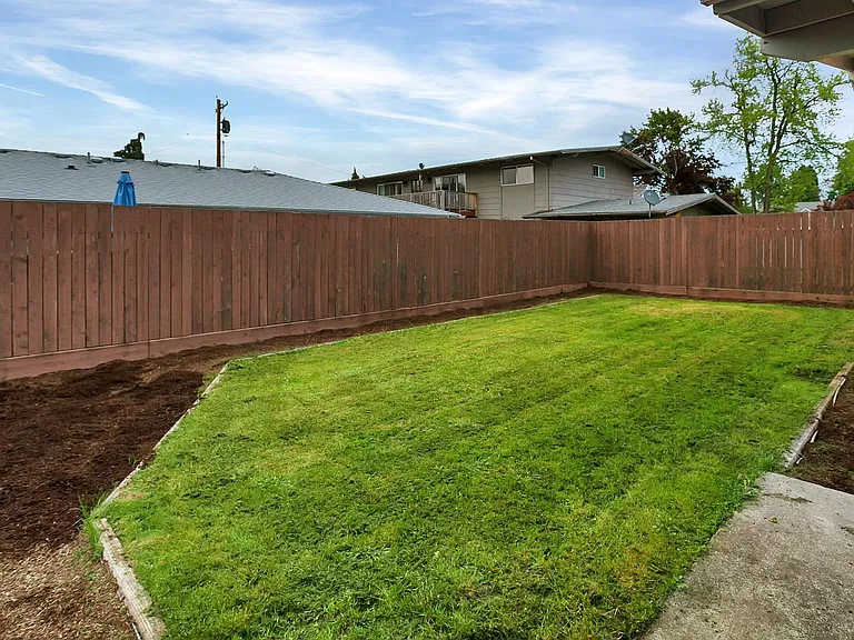 350 W Clackamas Blvd — Photo 18