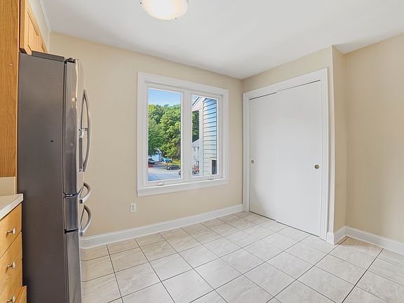 2nd image of 330 Sunderland Rd #18C