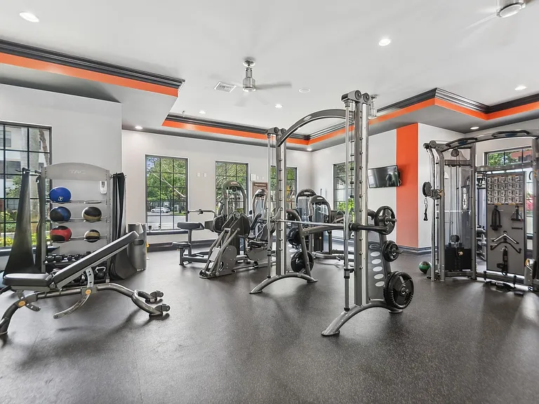 24/7 fitness center with cardio and strength training