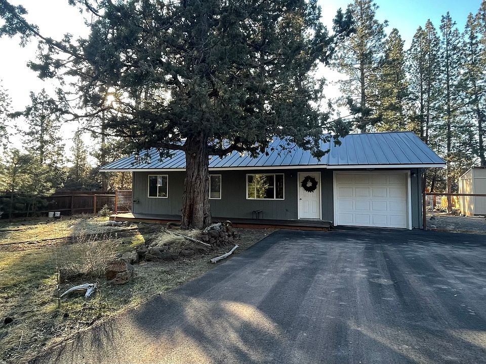 Front yard facing house