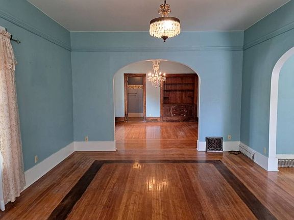 5th image of 627 King St