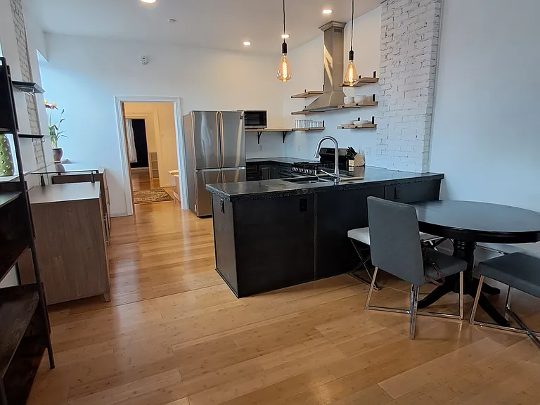 554 Mill St — Photo 3