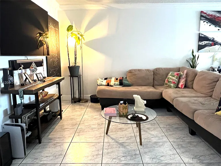 2401 Collins Ave #1009 — Photo 5