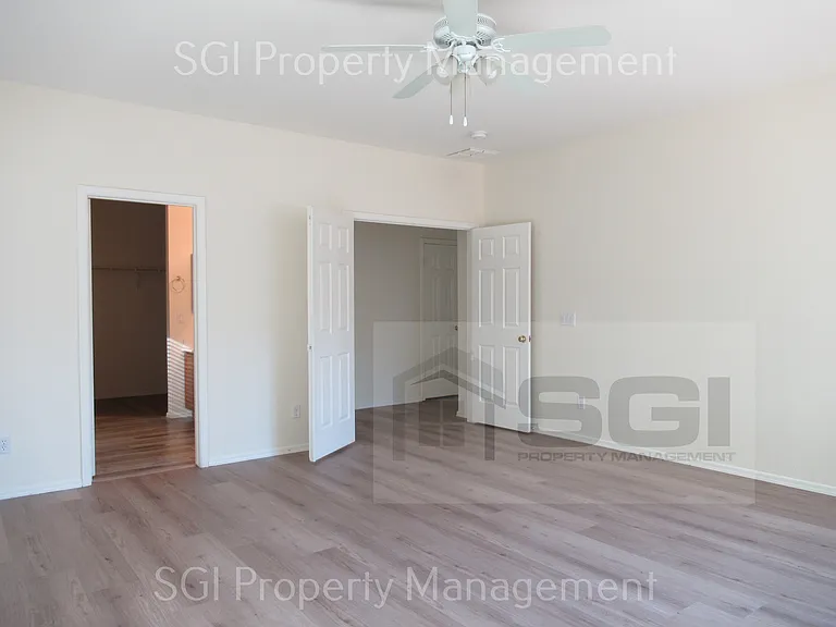 3123 W Pleasant Ln — Photo 9