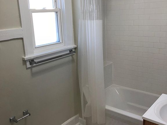 5th image of 1120 Chicago Ave #1