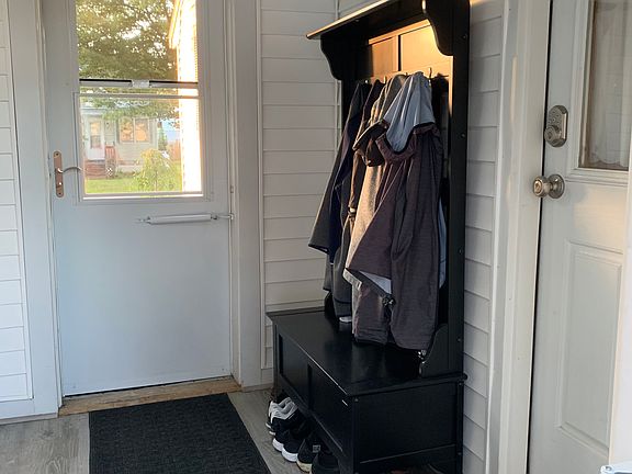 5th image of 10 Oakdale St