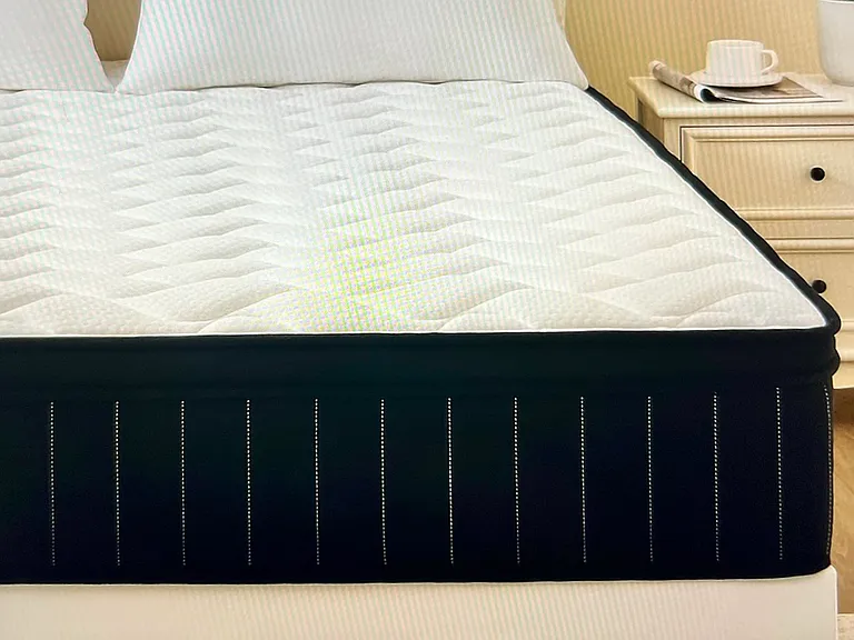KING SIZE BED. Deluxe 14 inch hybrid mattress with memory foam and individual pocket springs.