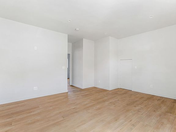 4th image of 207 N Benton Way