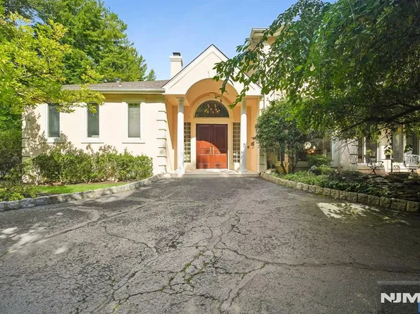 19 Scott Court, Allendale, NJ 07401
