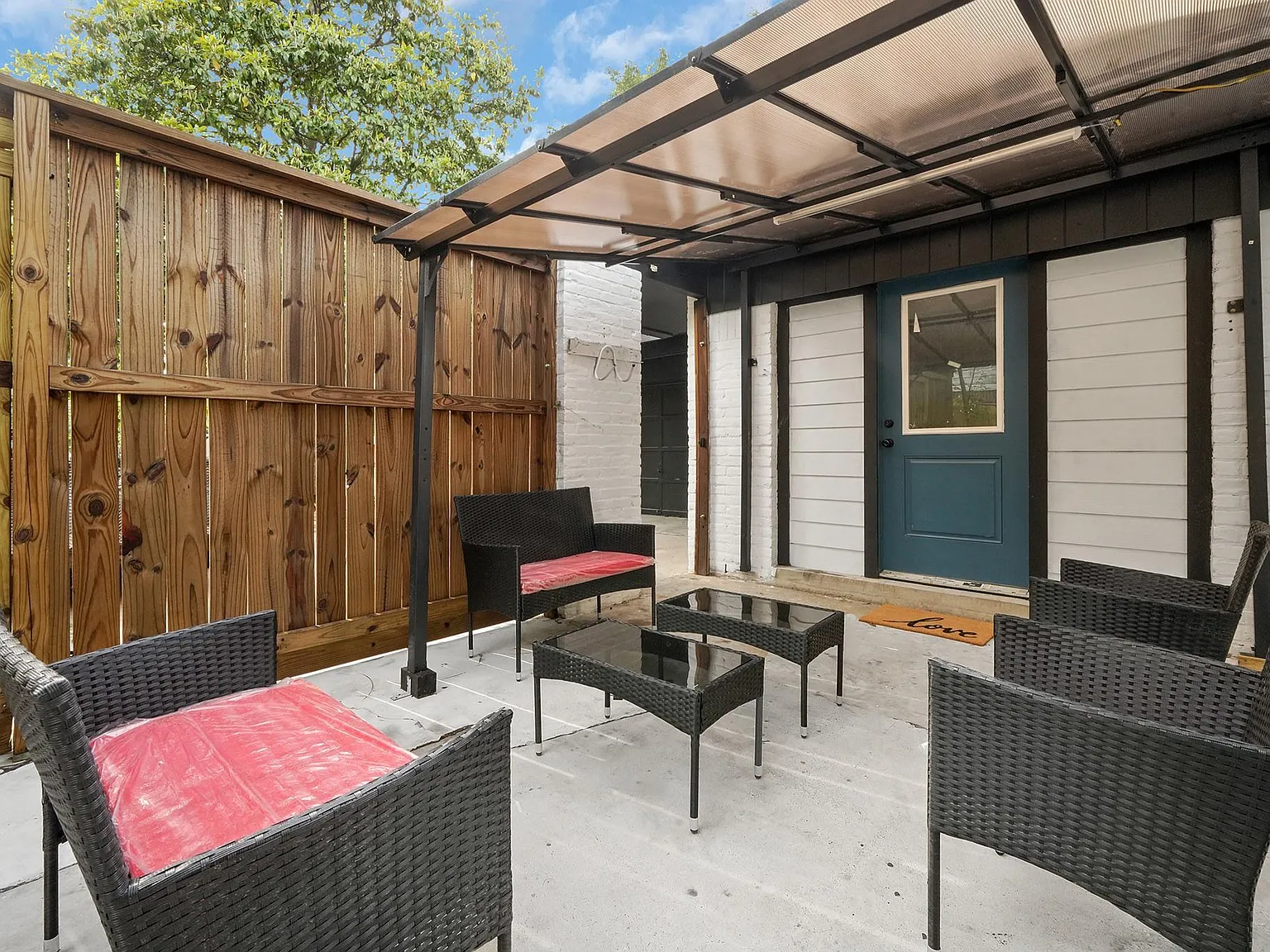 4 bed, 2.0 bath, 1800 sqft, $5,000 — Photo 4