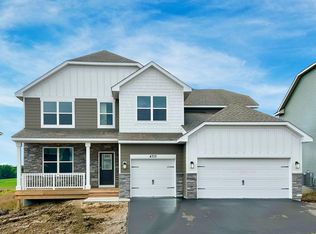 4710 Devonshire Ln, Chaska, MN 55318