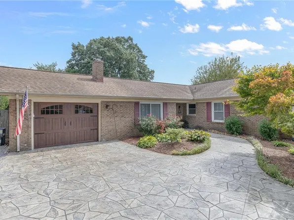 808 Sussex Ct, Virginia Beach, VA 23464