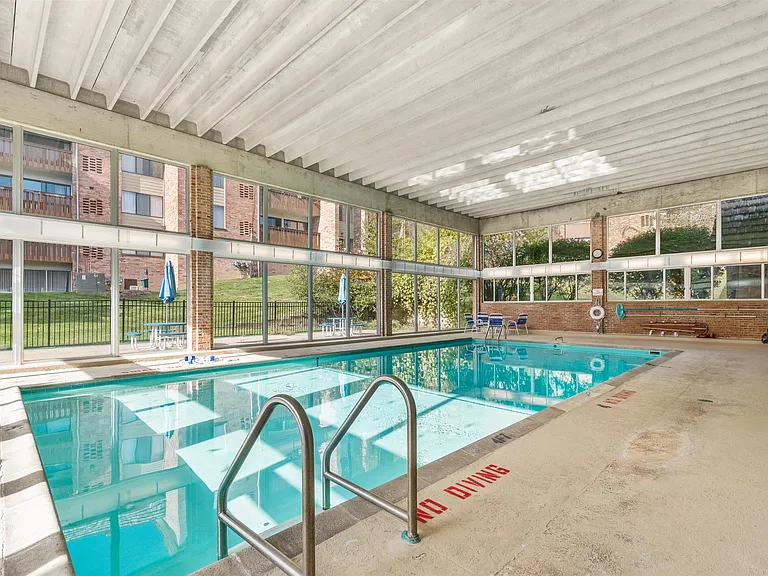 1235 S Maple Rd #201 — Photo 32