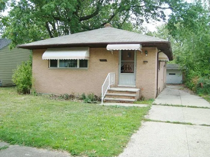 19001 Melville Rd photo 1