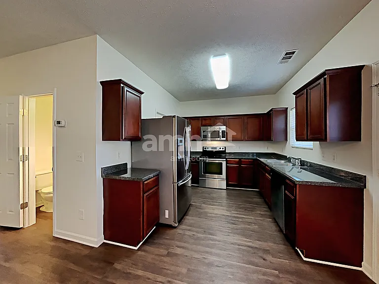 600 Pemberton Dr — Photo 3