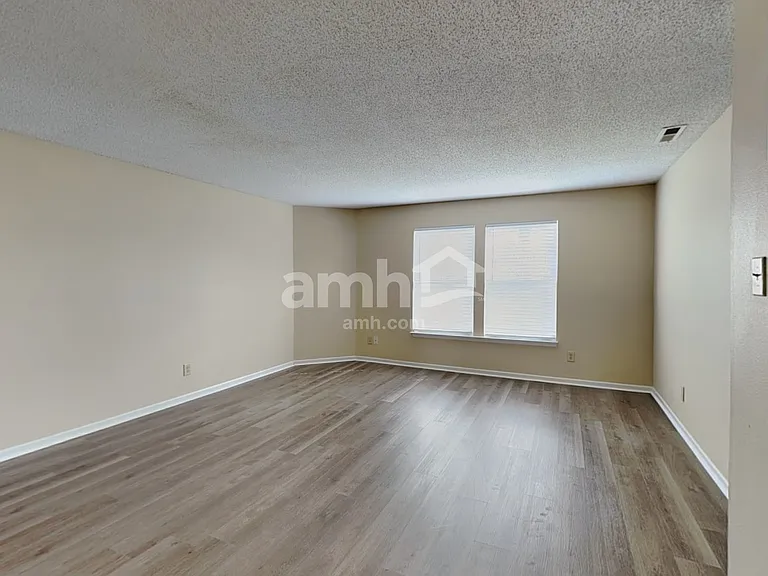1939 Dutch Elm Dr — Photo 10