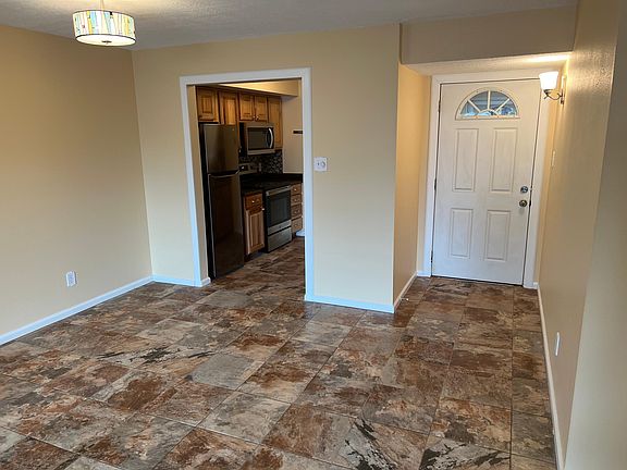 3rd image of 1825 Dartmouth Dr NE APT 206