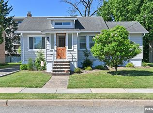 115 Forest Pl, Rochelle Park, NJ 07662