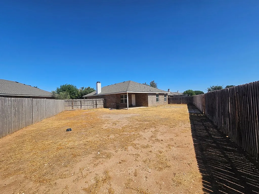 3 bed, 2.0 bath, 1516 sqft, $2,250 — Photo 2