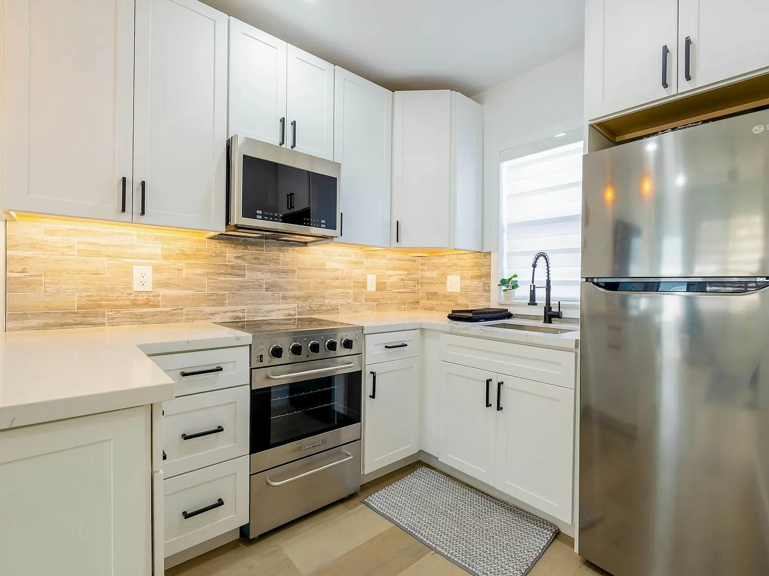 1 bed, 1.0 bath, 430 sqft, $1,949 — Photo 4