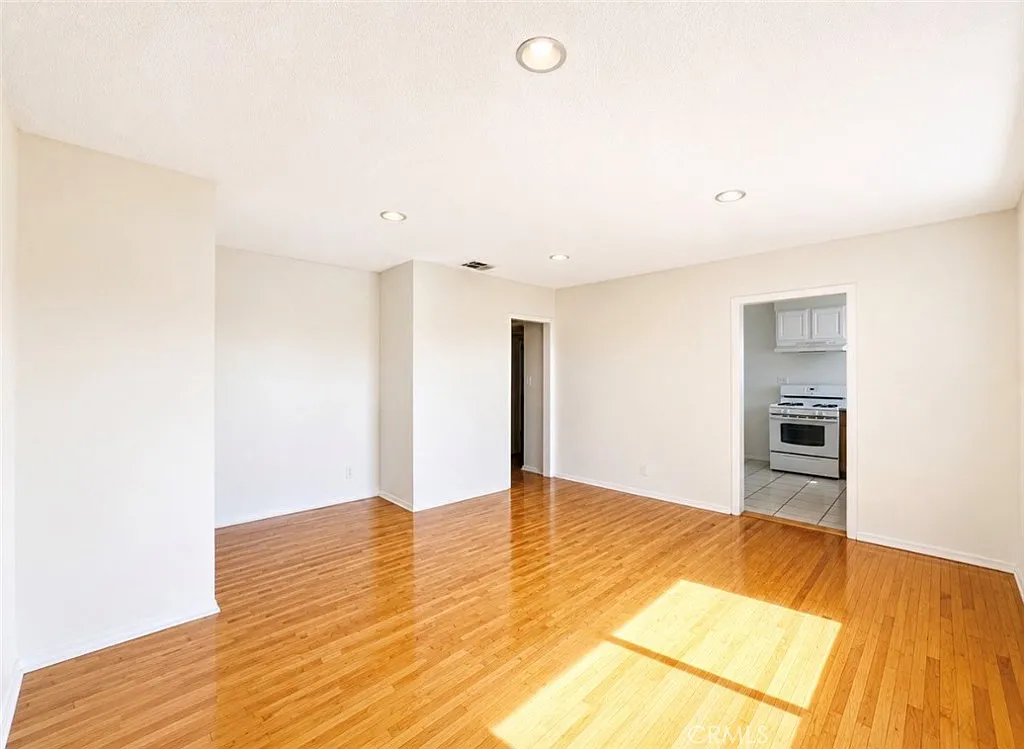2 bed, 1100 sqft, $2,495 — Photo 4