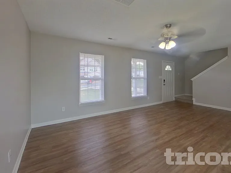 6207 Linda Vista Ln — Photo 2